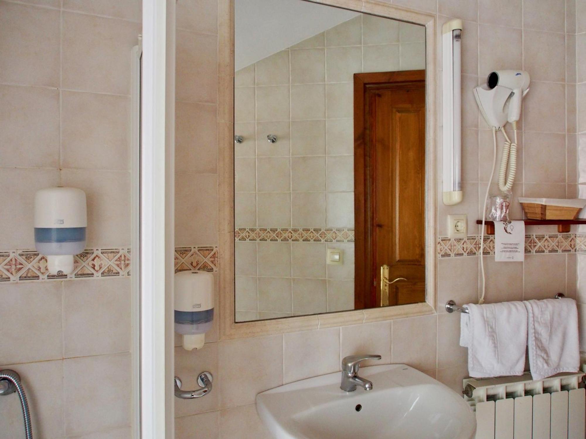 Hostal Remona Espinama Luaran gambar